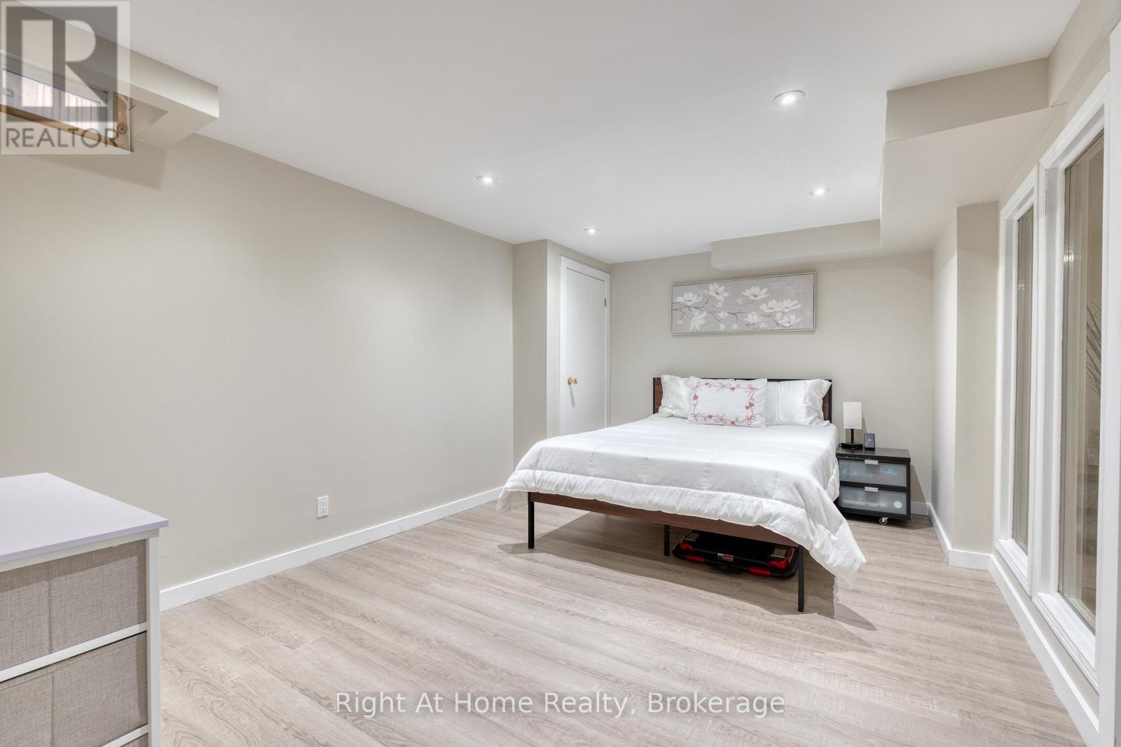 319 River Oaks Boulevard W, Oakville, Ontario  L6H 3X5 - Photo 39 - W12999388