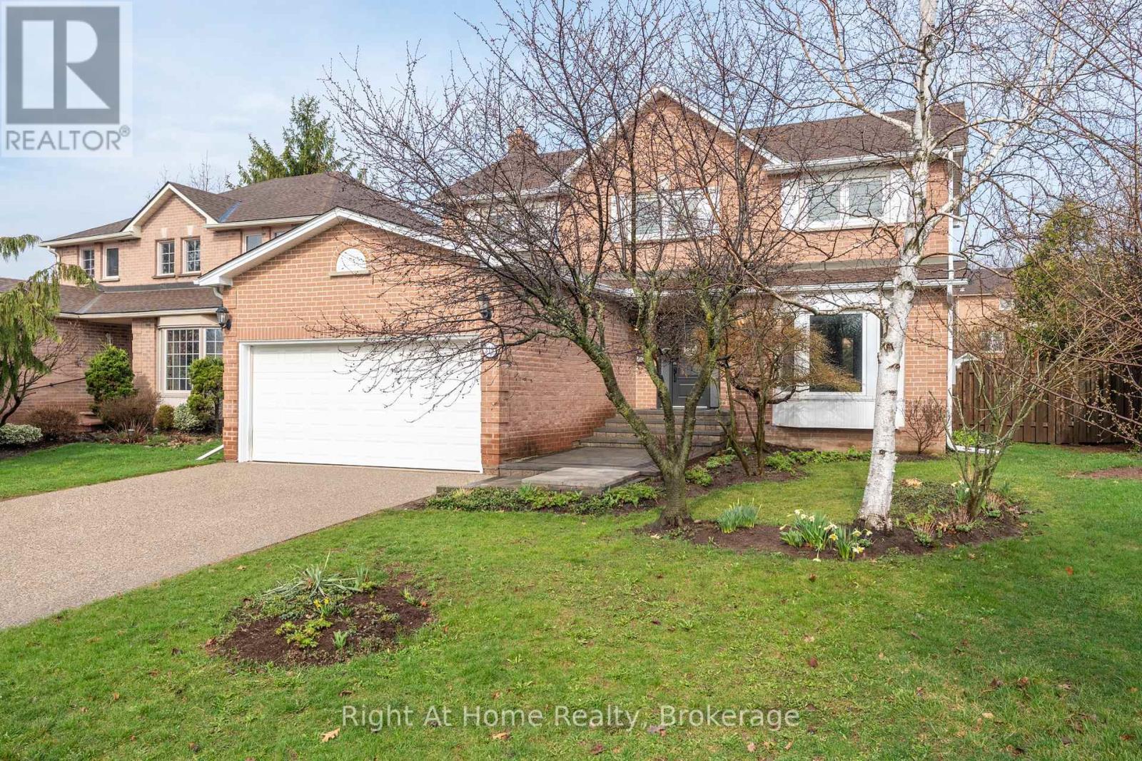 319 River Oaks Boulevard W, Oakville, Ontario  L6H 3X5 - Photo 4 - W12999388