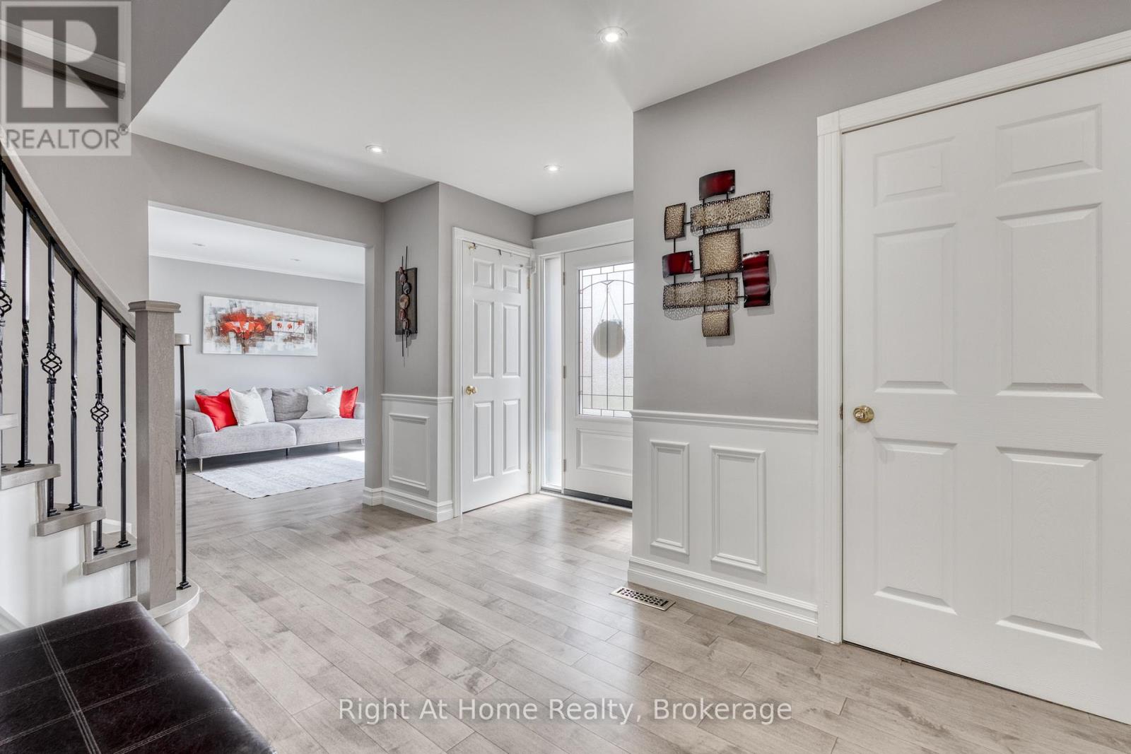 319 River Oaks Boulevard W, Oakville, Ontario  L6H 3X5 - Photo 8 - W12999388