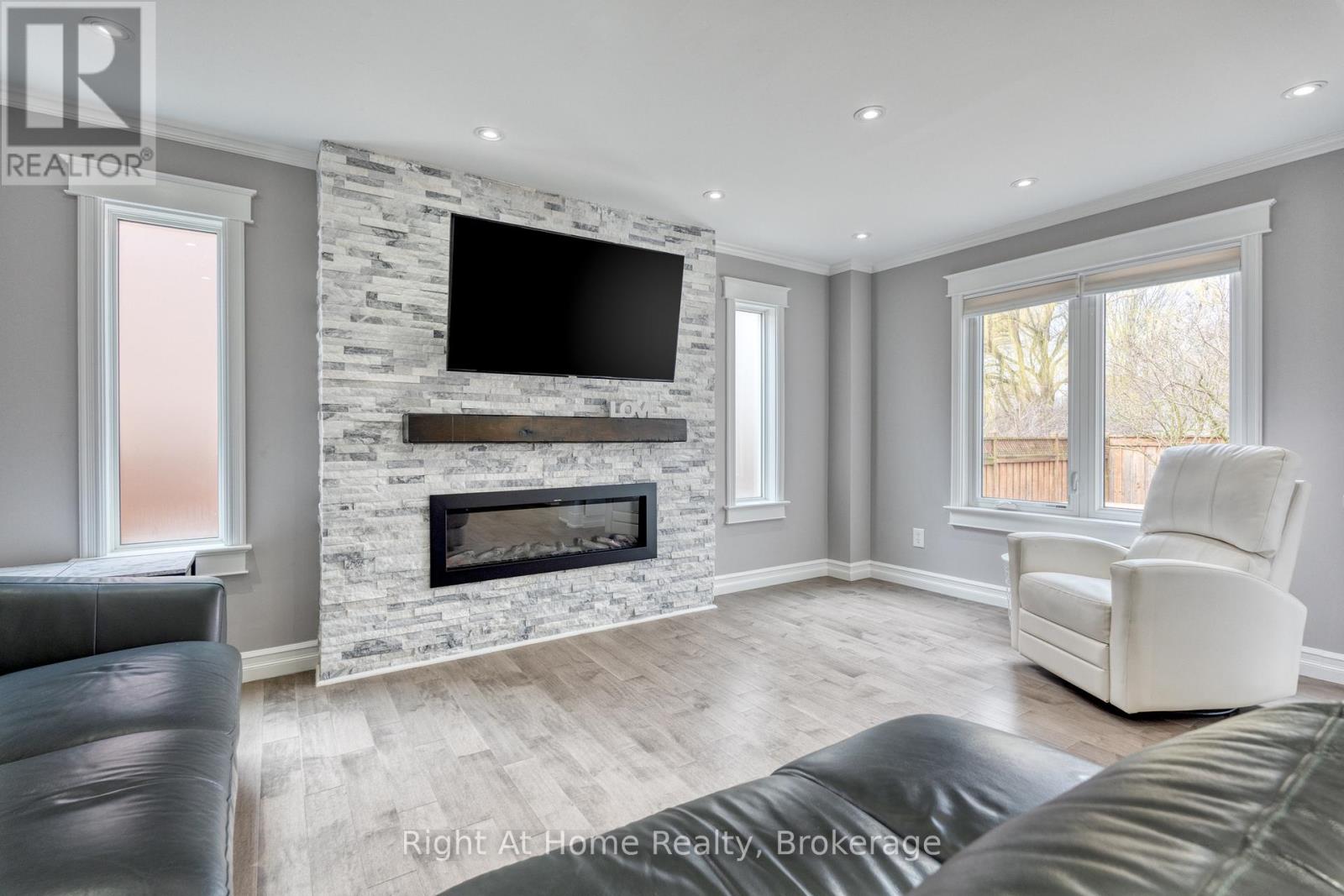 319 River Oaks Boulevard W, Oakville, Ontario  L6H 3X5 - Photo 9 - W12999388