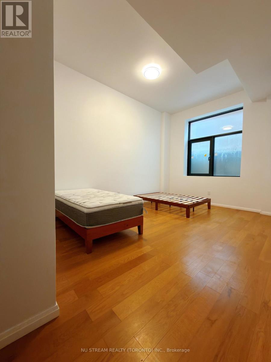 17 Cavotti Crescent, Toronto, Ontario M3H 4V2 - Photo 3 - C12999430