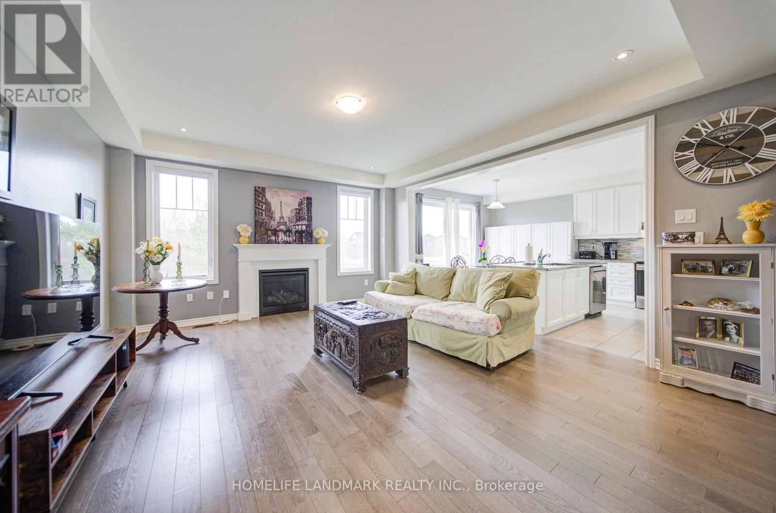 106 Barkerville Drive, Whitby, Ontario  L1P 0L8 - Photo 10 - E12999406