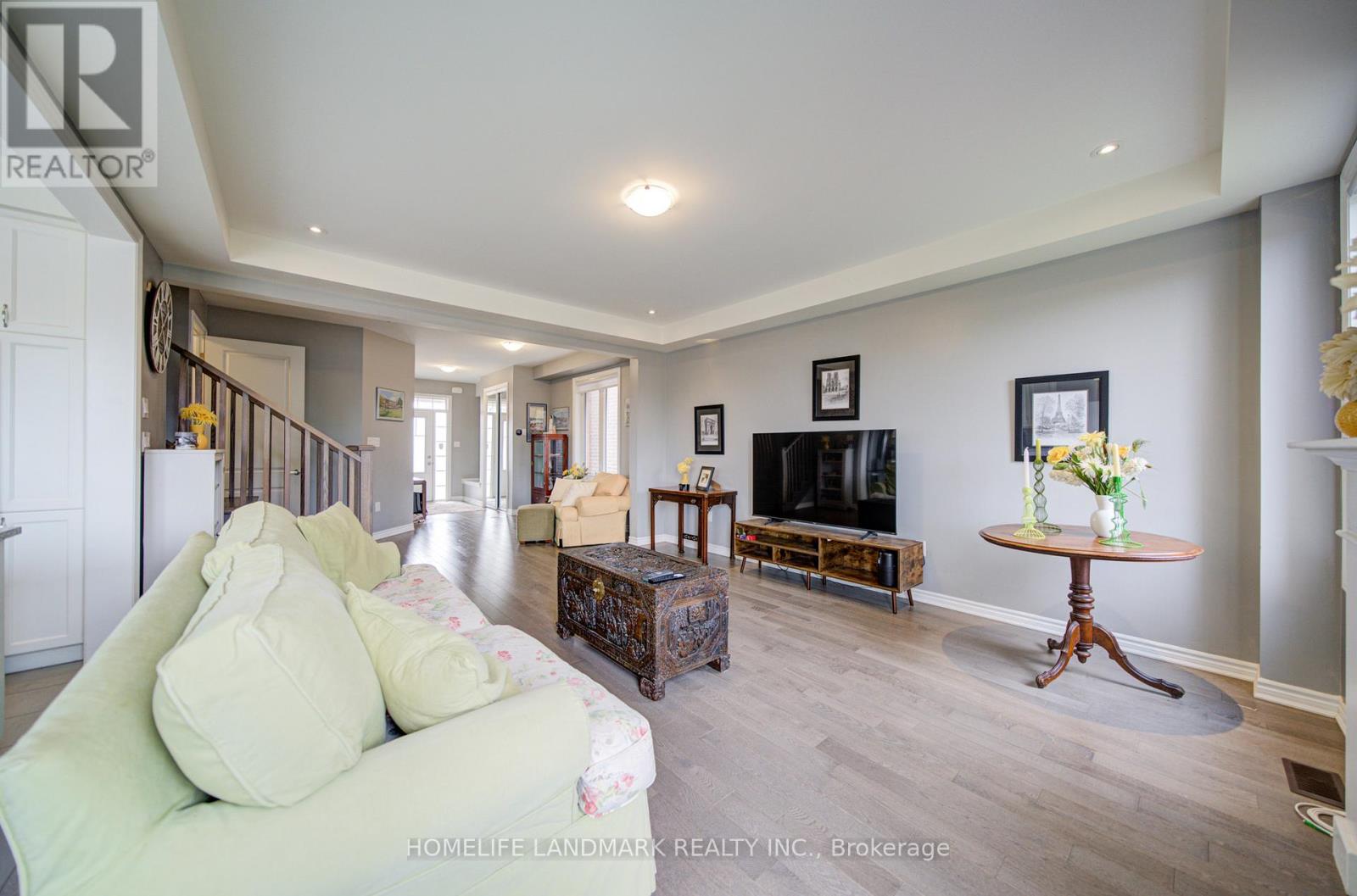 106 Barkerville Drive, Whitby, Ontario  L1P 0L8 - Photo 12 - E12999406