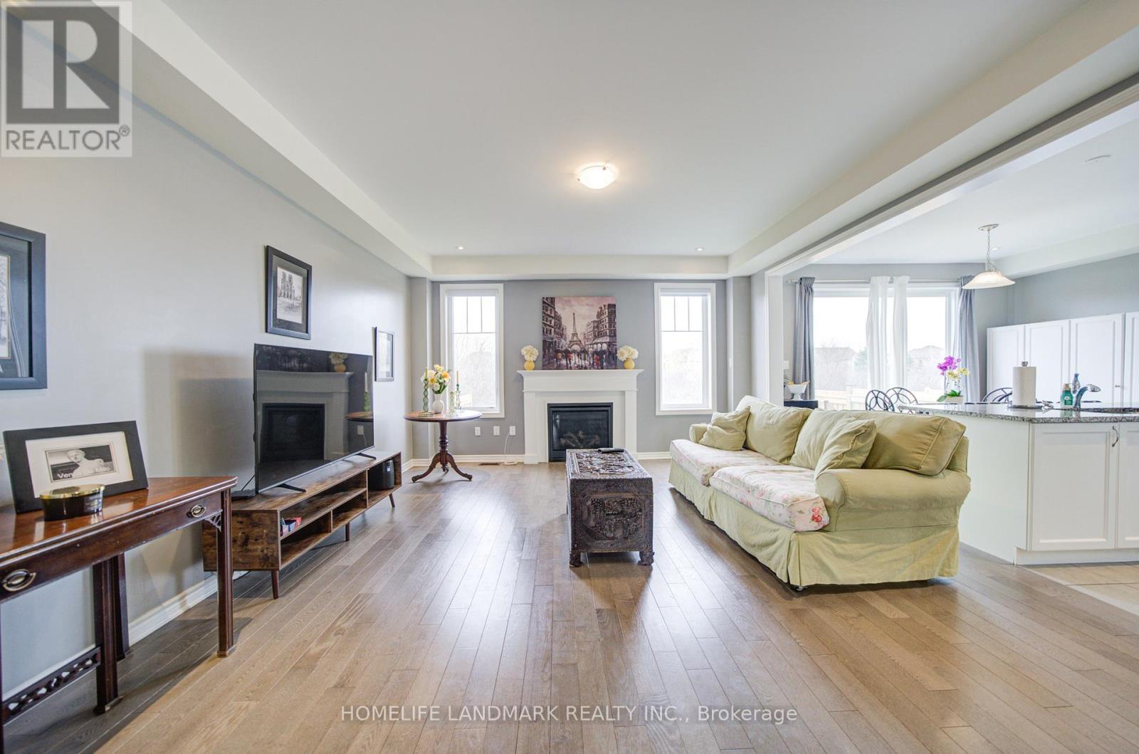 106 Barkerville Drive, Whitby, Ontario  L1P 0L8 - Photo 9 - E12999406