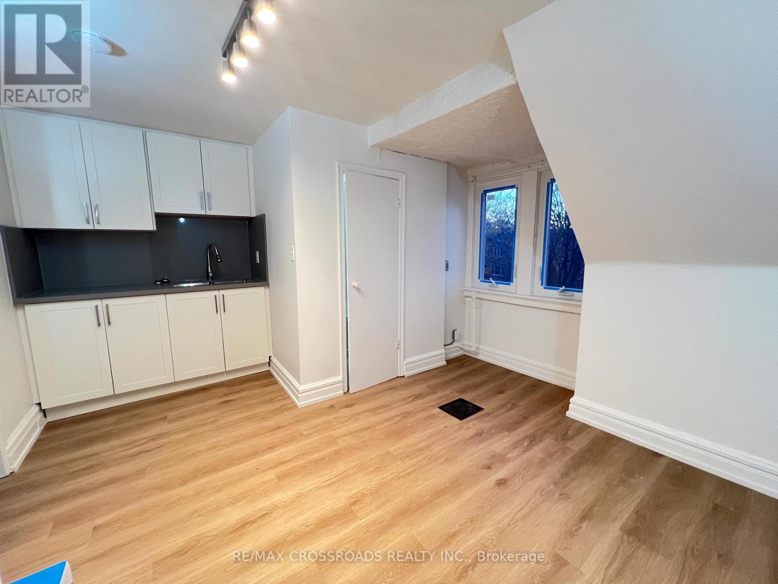 Unit 3 - 82 Curzon Street, Toronto, Ontario  M4M 3B4 - Photo 3 - E12999432