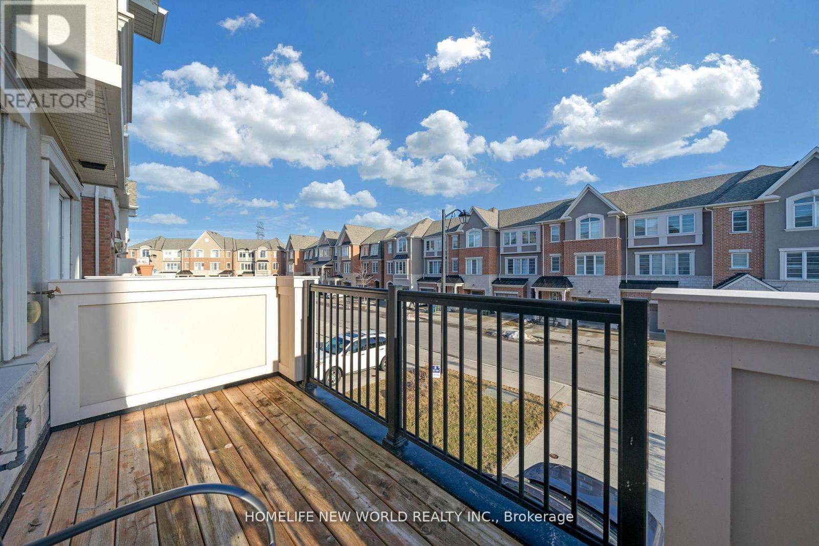 32 Fusilier Drive, Toronto, Ontario  M1L 0J4 - Photo 5 - E12999454