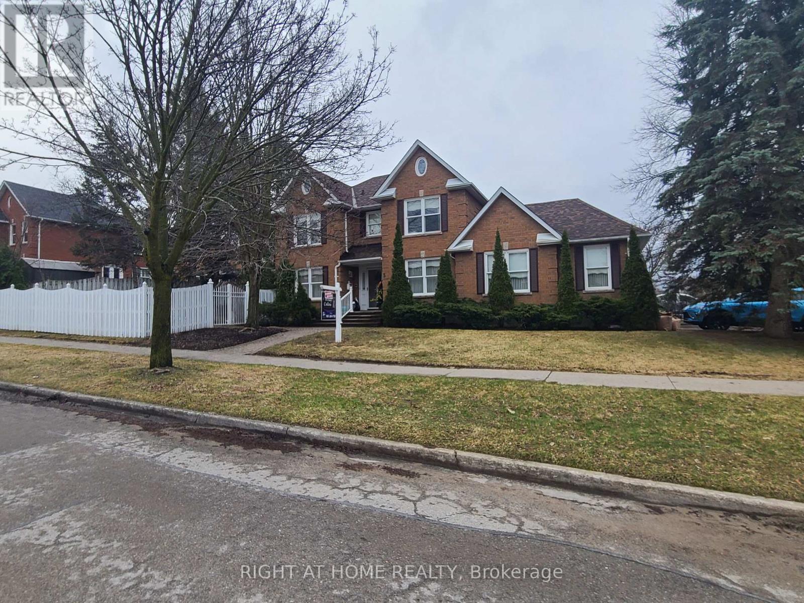 3 HAMPSTEAD GATE E, Clarington, Ontario