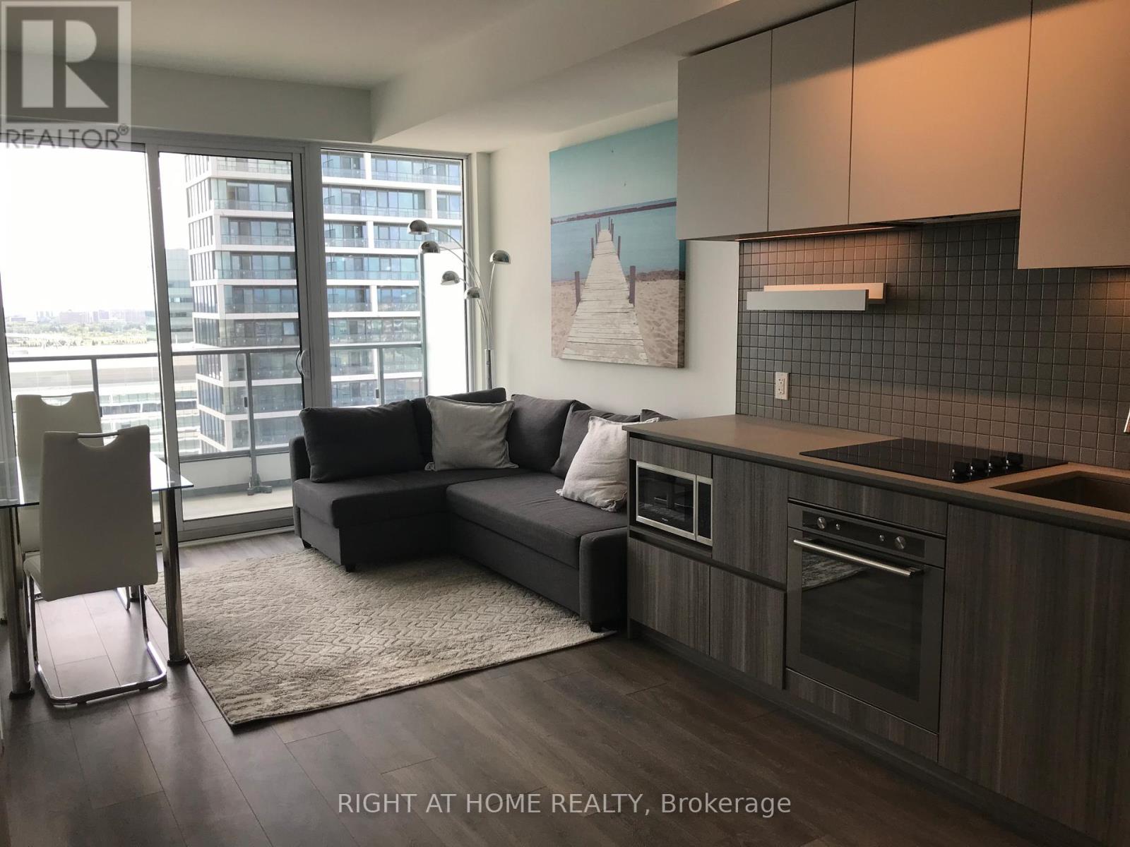 2005 - 898 PORTAGE PARKWAY, Vaughan, Ontario