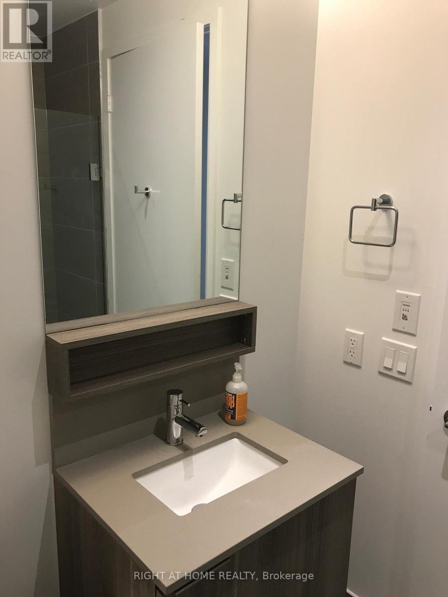 2005 - 898 Portage Parkway, Vaughan, Ontario  L4K 0J6 - Photo 11 - N12999398