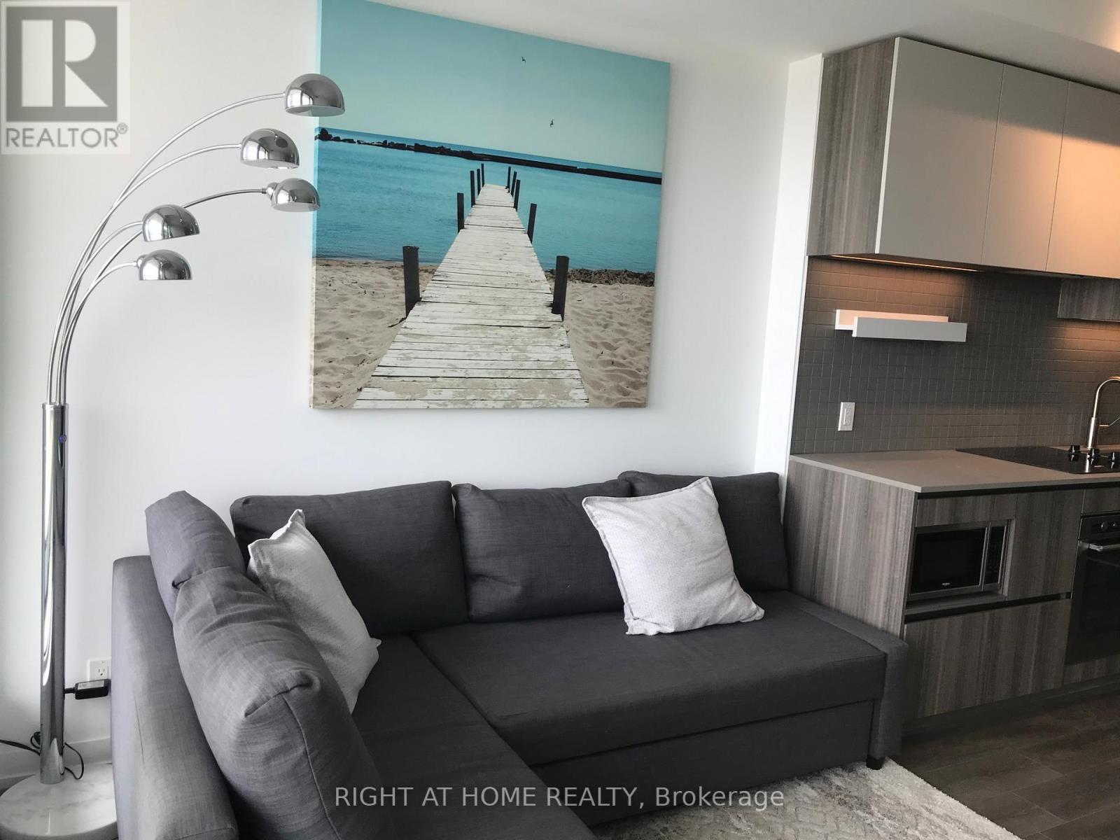 2005 - 898 Portage Parkway, Vaughan, Ontario  L4K 0J6 - Photo 2 - N12999398