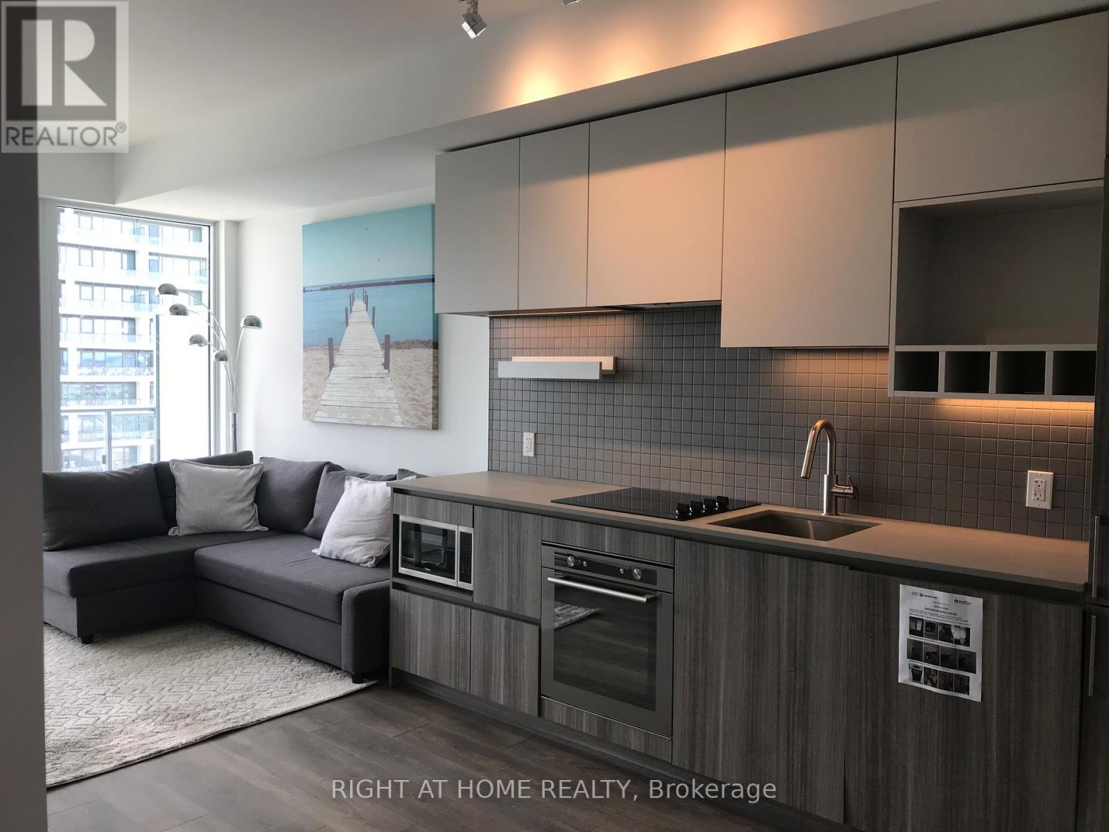 2005 - 898 Portage Parkway, Vaughan, Ontario  L4K 0J6 - Photo 3 - N12999398