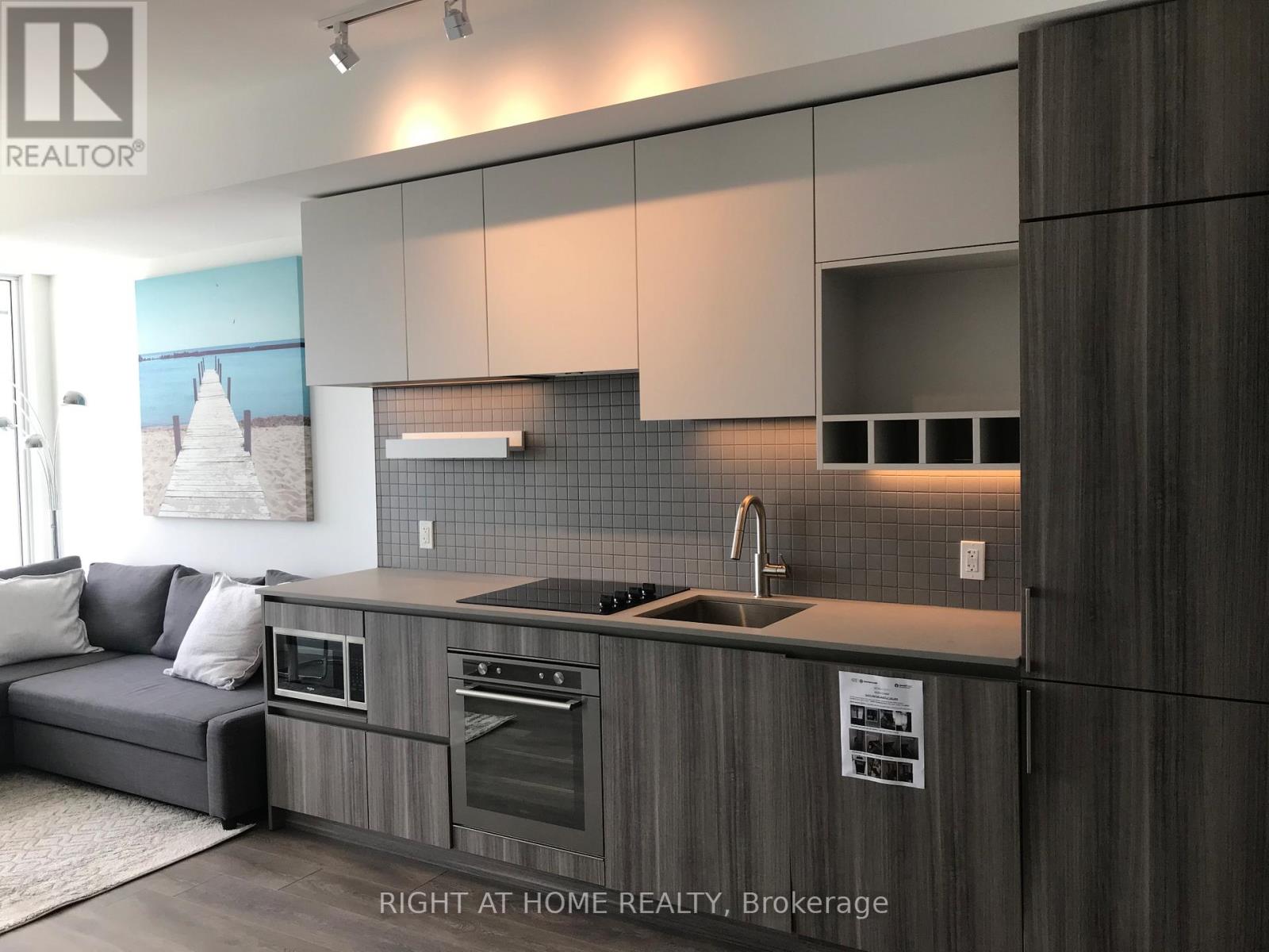 2005 - 898 Portage Parkway, Vaughan, Ontario  L4K 0J6 - Photo 4 - N12999398