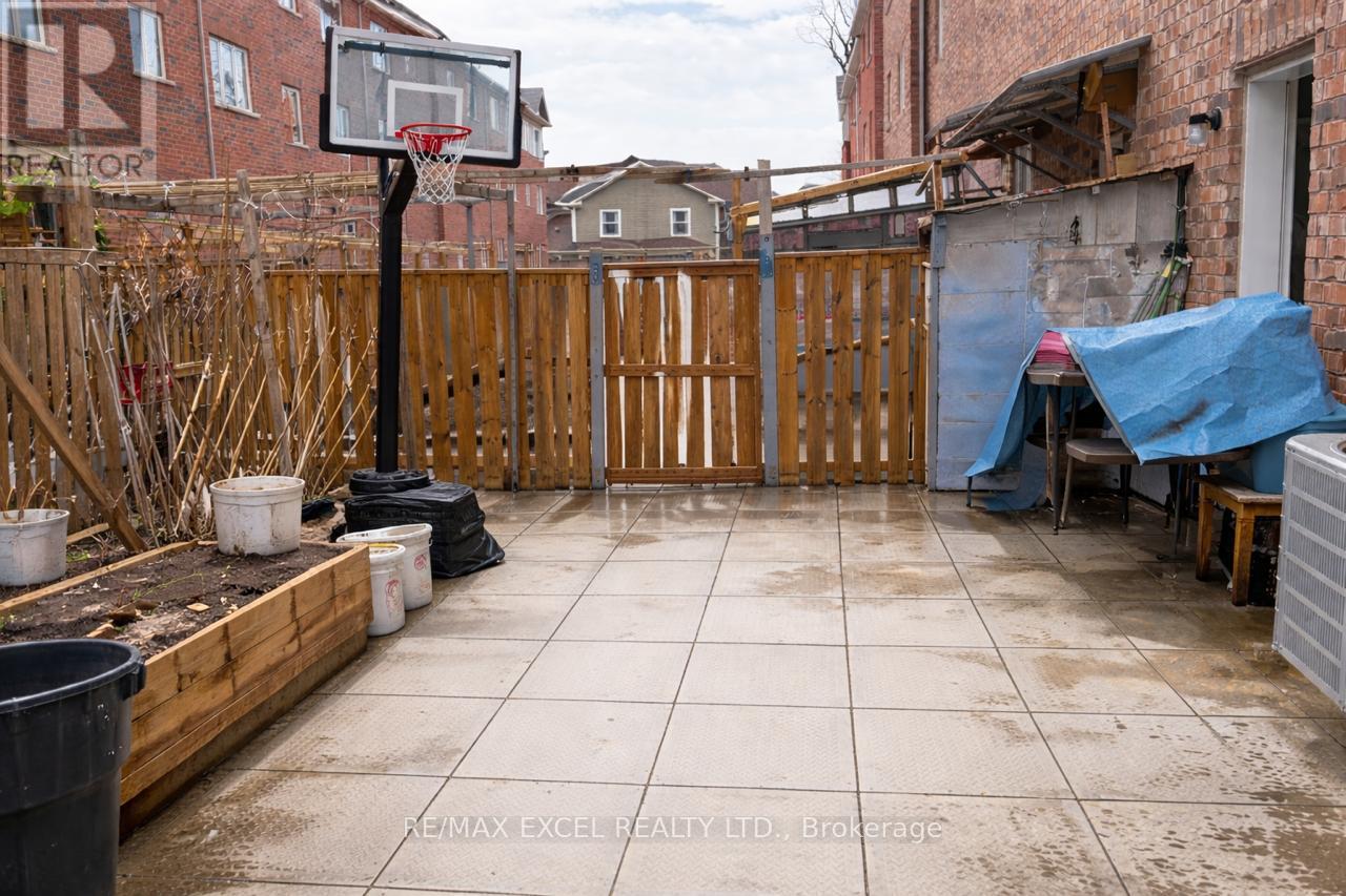 27 Spiv Grove Way, Markham, Ontario  L6E 0T6 - Photo 22 - N12999412