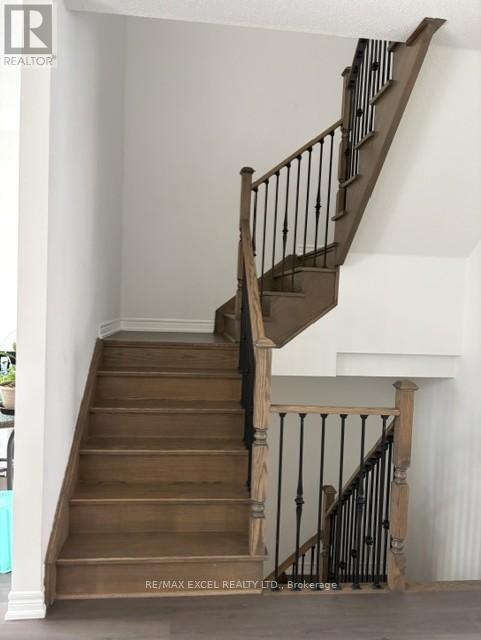 27 Spiv Grove Way, Markham, Ontario  L6E 0T6 - Photo 8 - N12999412