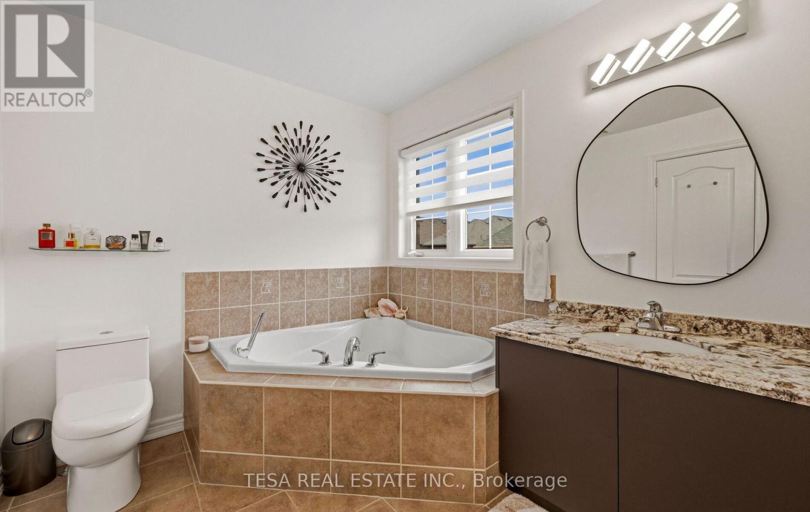 417 Lady Nadia Drive, Vaughan, Ontario L6A 4E8 - Photo 36 - N12999438