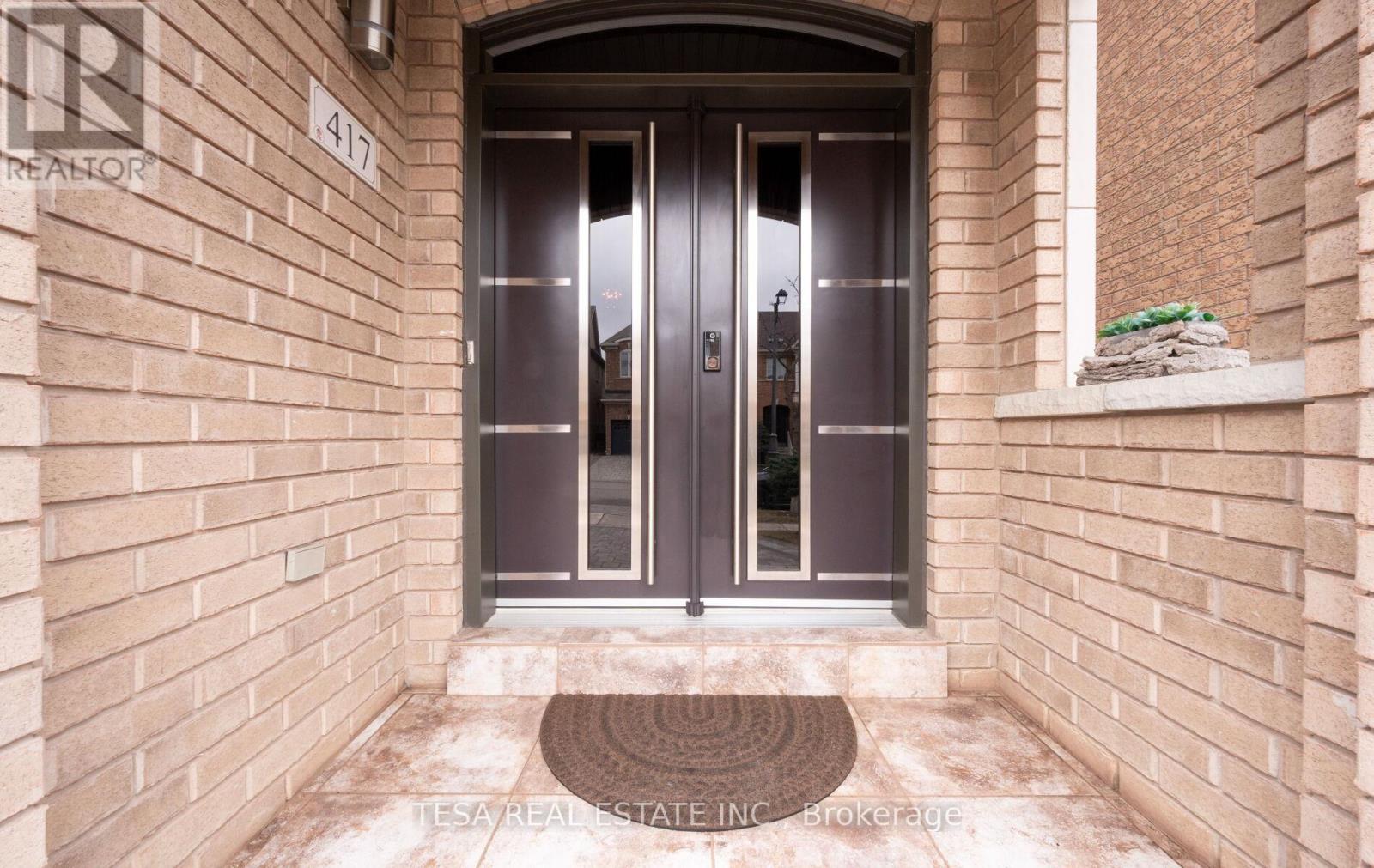 417 Lady Nadia Drive, Vaughan, Ontario L6A 4E8 - Photo 4 - N12999438