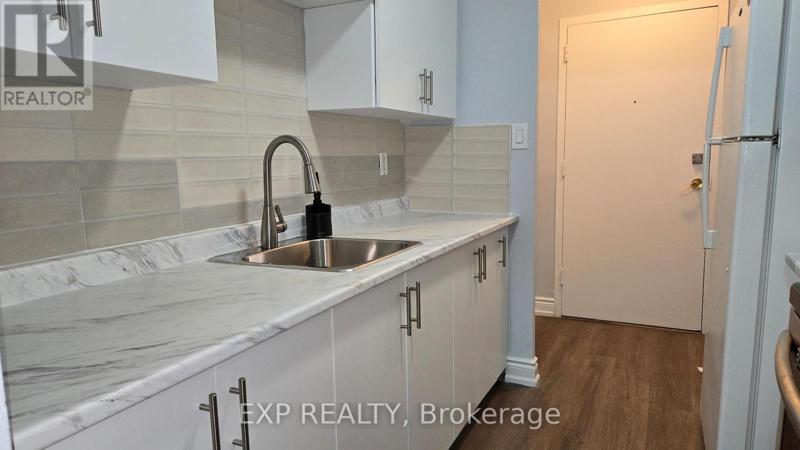 508 - 2485 Woking Crescent, Mississauga, Ontario  L5K 1Z6 - Photo 9 - W12999394