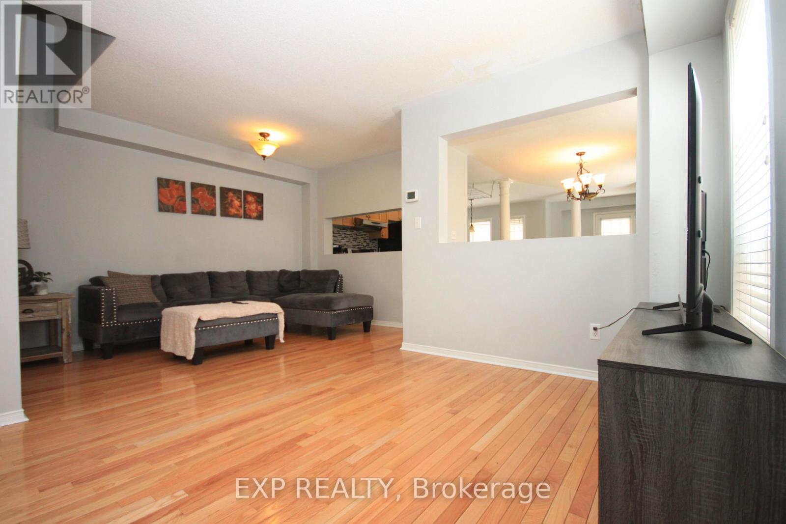 1318 Mowat Lane, Milton, Ontario  L9T 6C2 - Photo 4 - W12999408