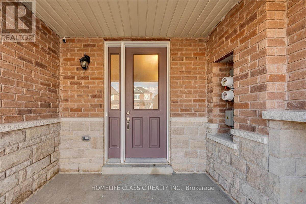 82 Blackberry Valley Crescent, Caledon, Ontario  L7C 3Z8 - Photo 2 - W12999418