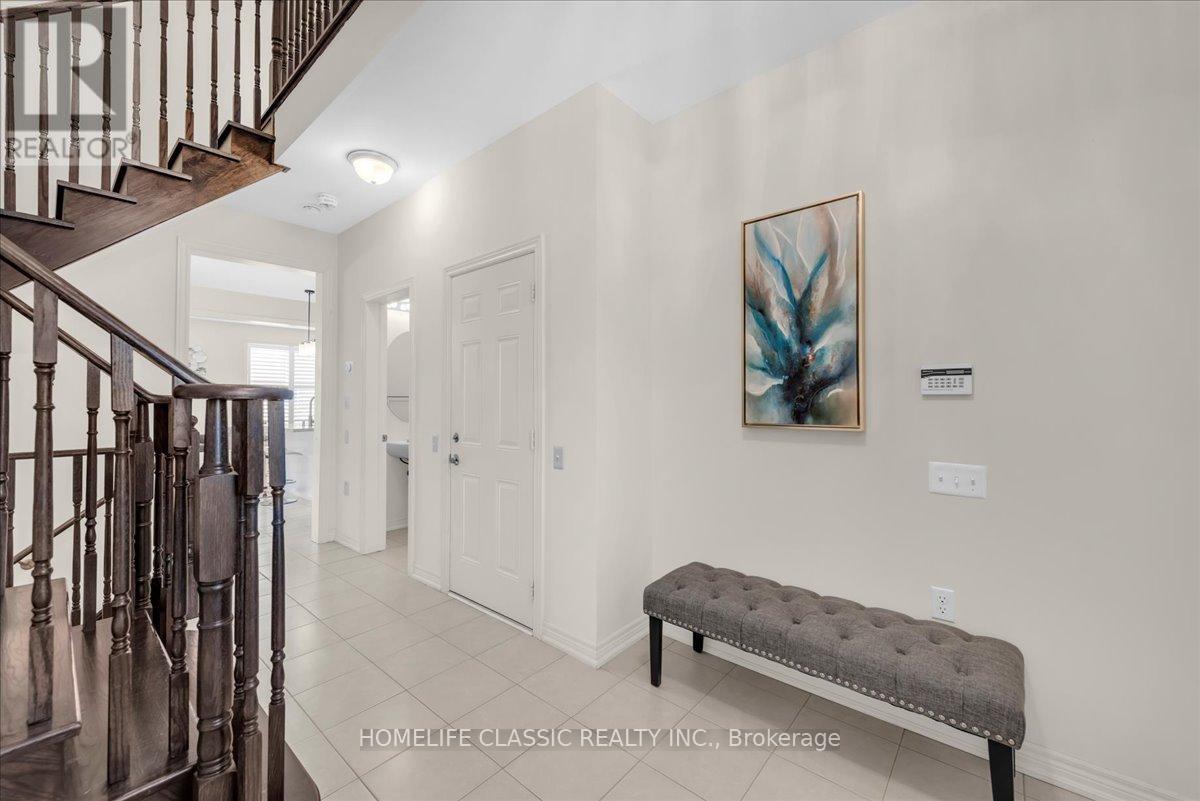 82 Blackberry Valley Crescent, Caledon, Ontario  L7C 3Z8 - Photo 3 - W12999418