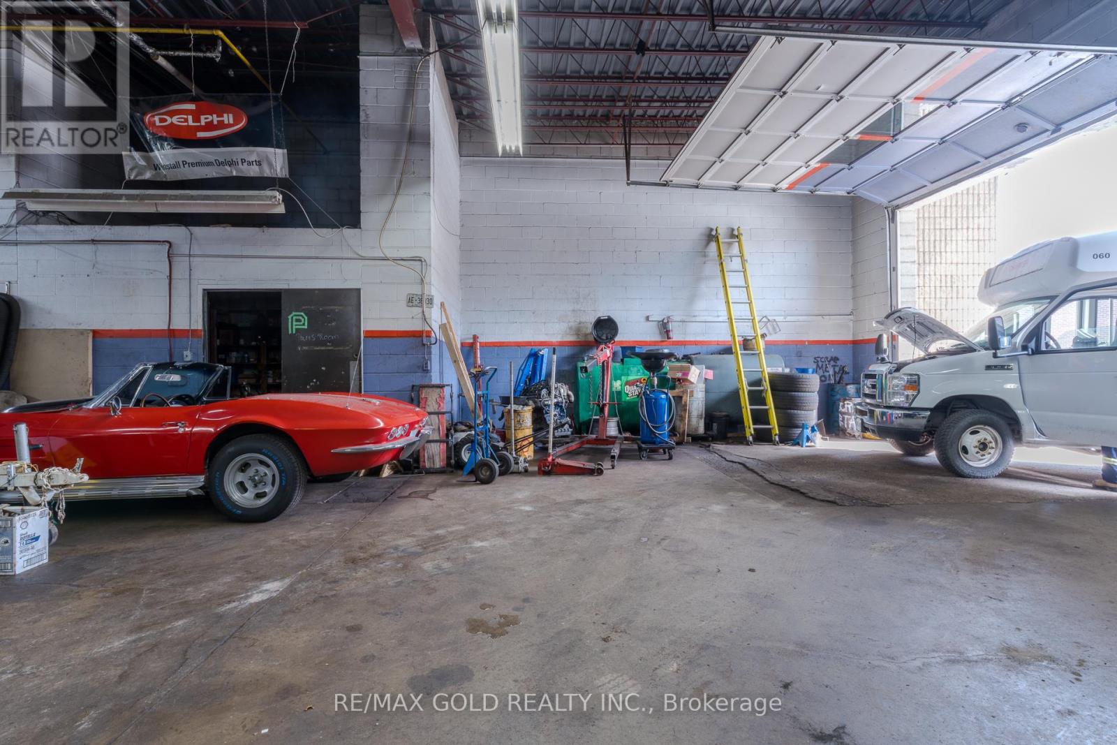 1 & 2 - 1744 Meyerside Drive, Mississauga, Ontario L5T 1A3 - Photo 5 - W12999420