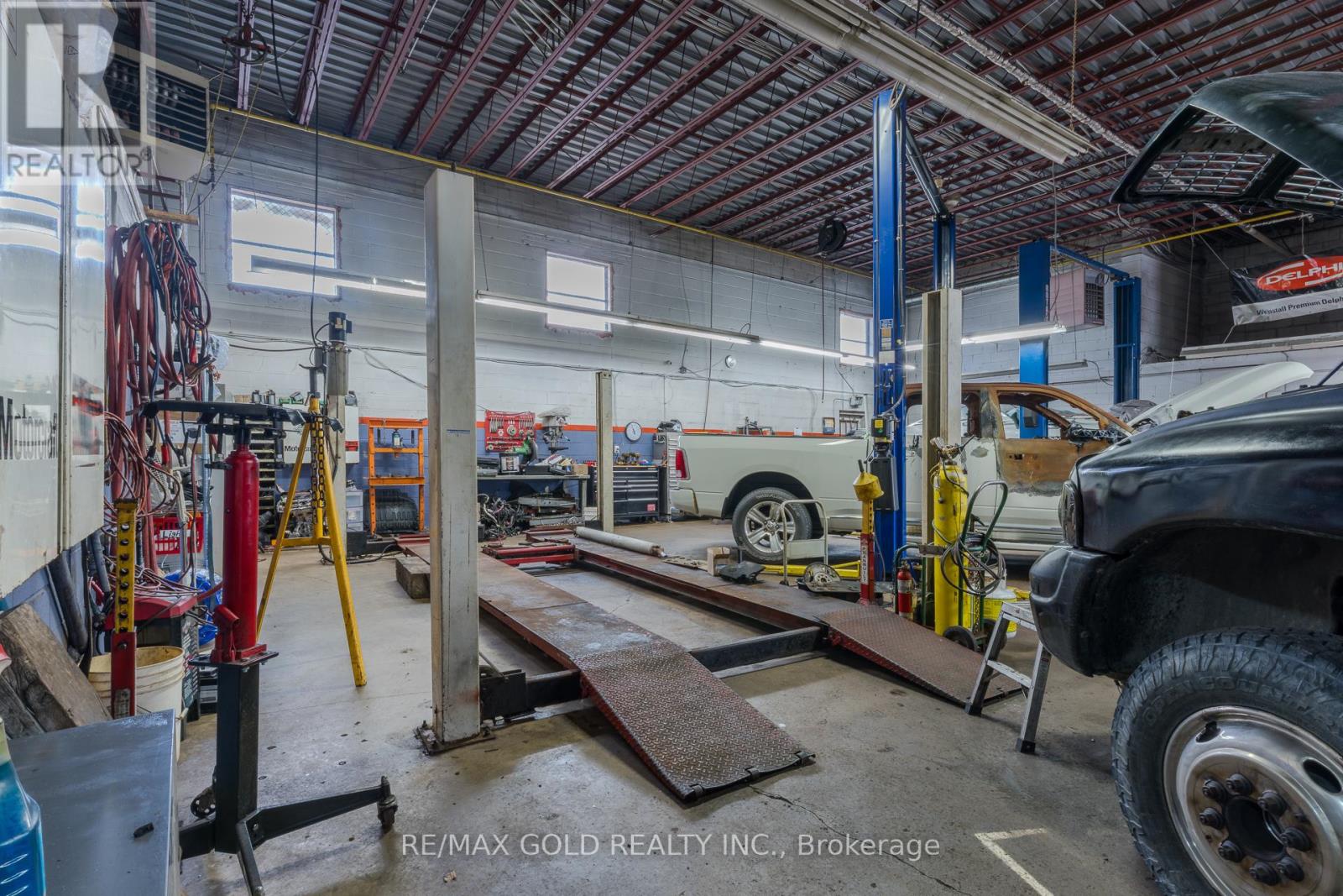 1 & 2 - 1744 Meyerside Drive, Mississauga, Ontario L5T 1A3 - Photo 8 - W12999420