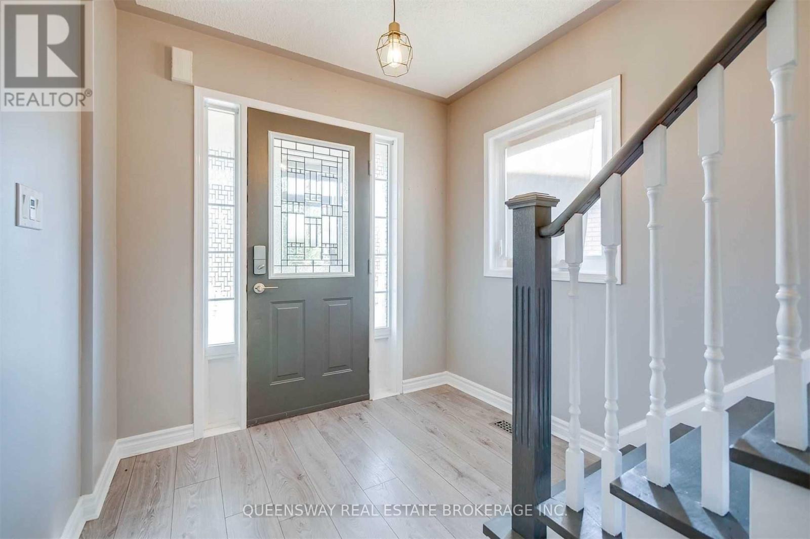 20 Hesketh Court, Caledon, Ontario  L7C 1C6 - Photo 4 - W12999426