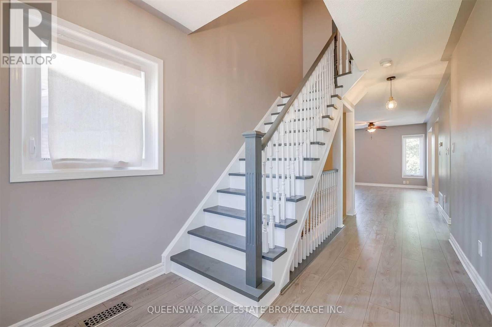 20 Hesketh Court, Caledon, Ontario  L7C 1C6 - Photo 5 - W12999426