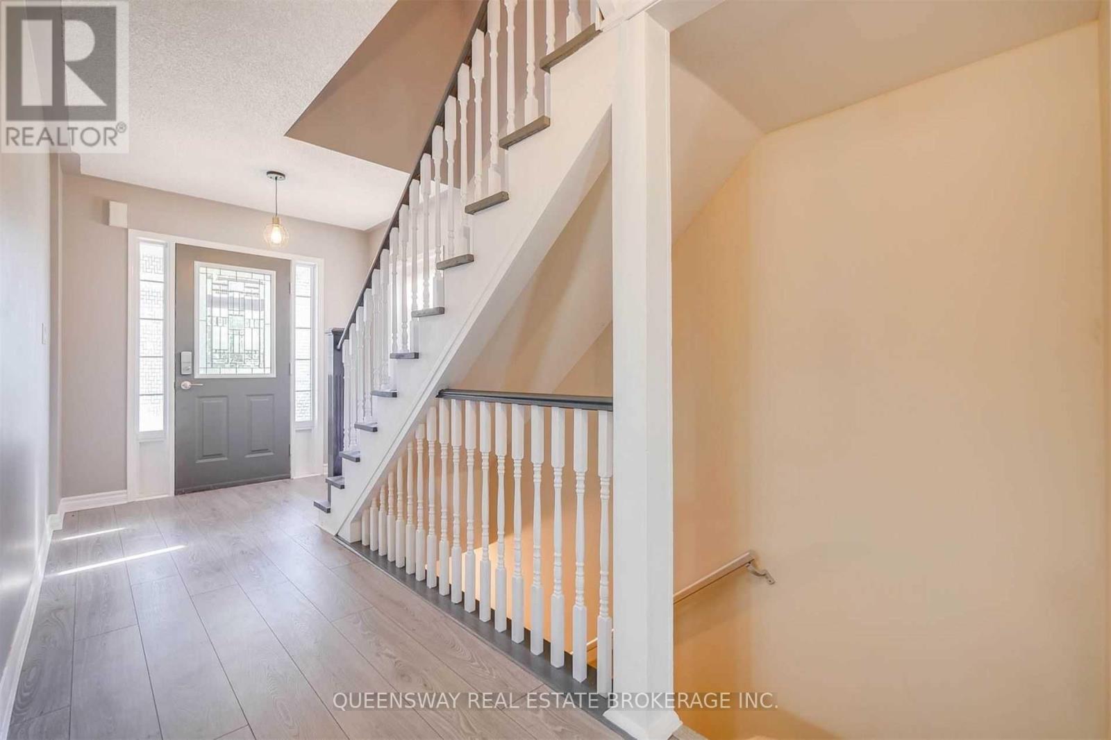 20 Hesketh Court, Caledon, Ontario  L7C 1C6 - Photo 6 - W12999426