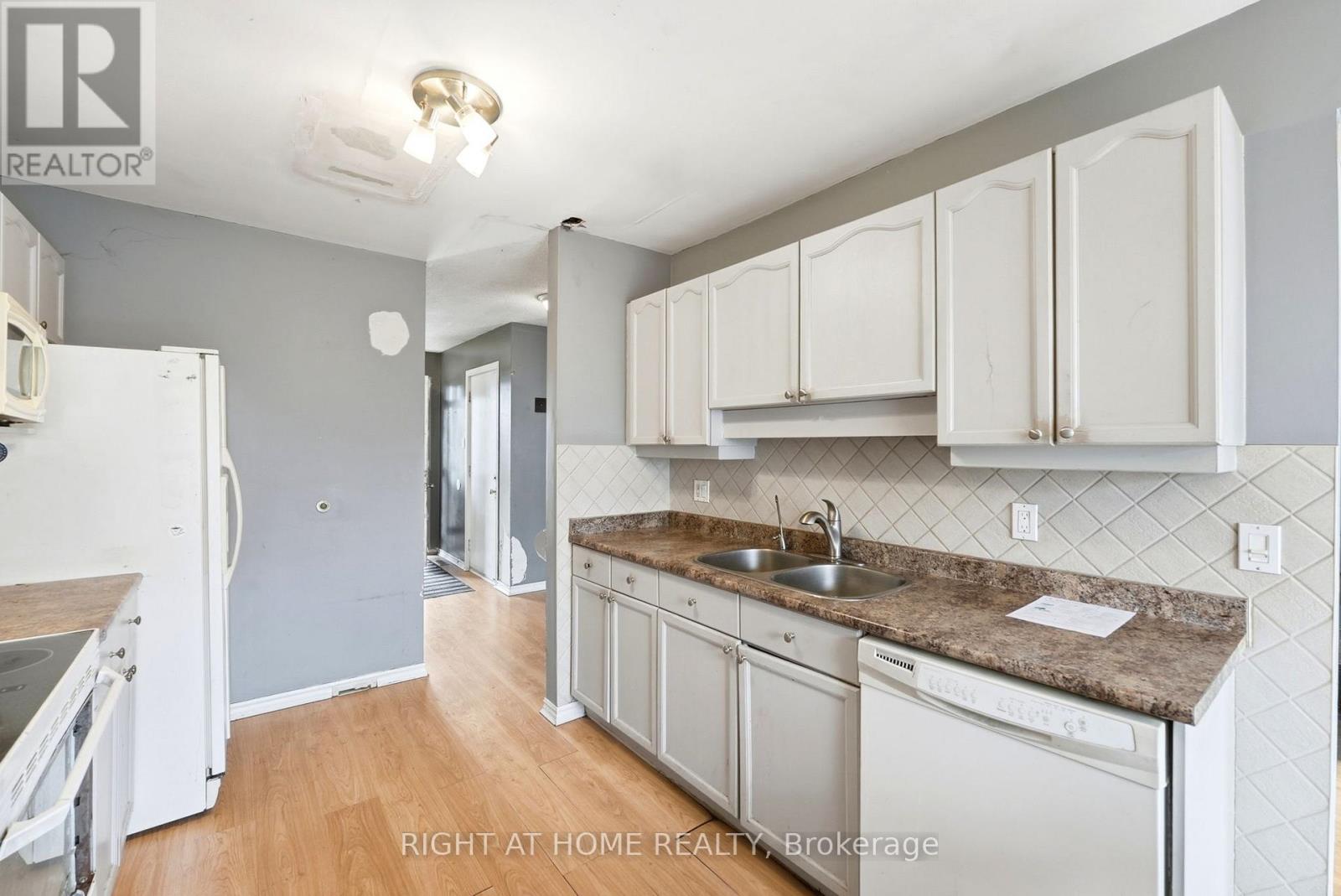 32 Bowcott Crescent, London East, Ontario  N5V 4W8 - Photo 11 - X12999440