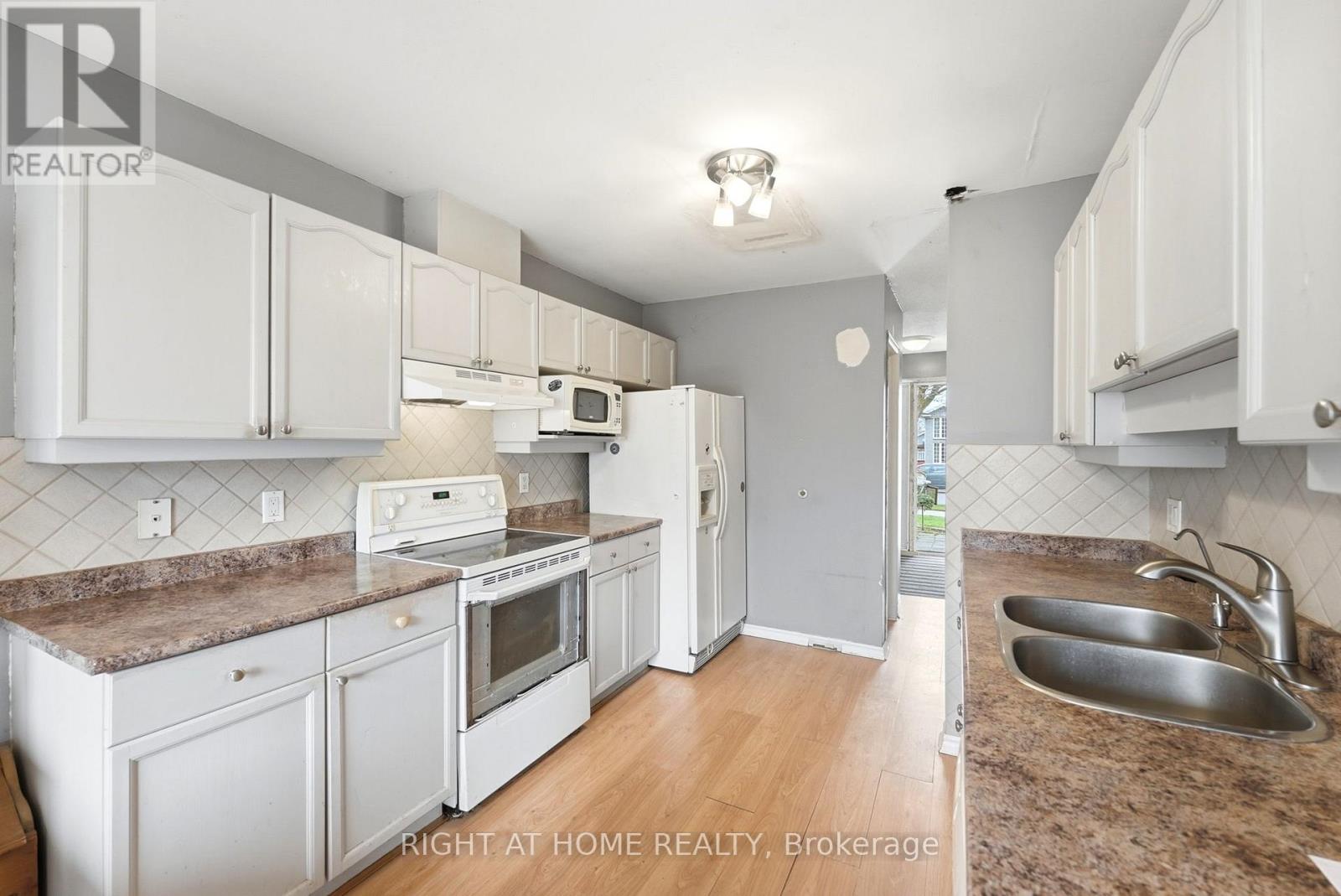 32 Bowcott Crescent, London East, Ontario  N5V 4W8 - Photo 12 - X12999440