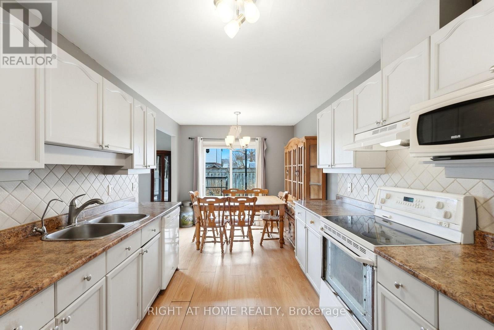 32 Bowcott Crescent, London East, Ontario  N5V 4W8 - Photo 13 - X12999440