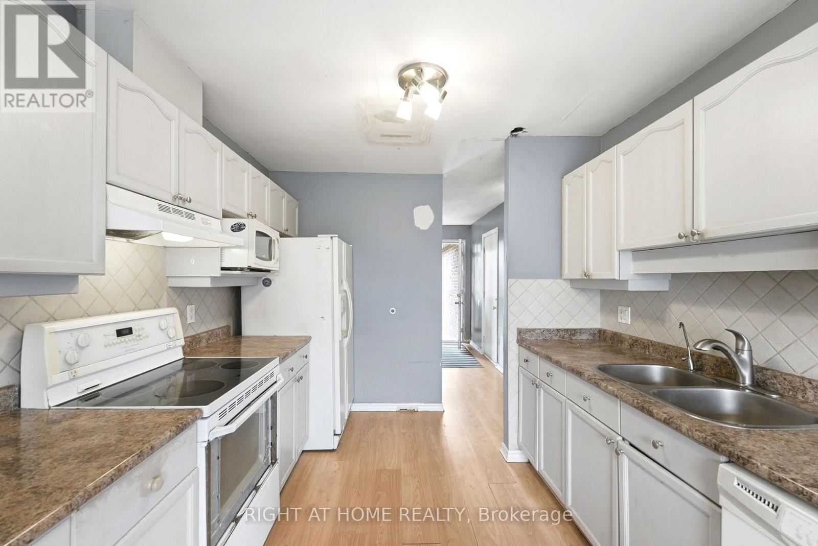 32 Bowcott Crescent, London East, Ontario  N5V 4W8 - Photo 14 - X12999440