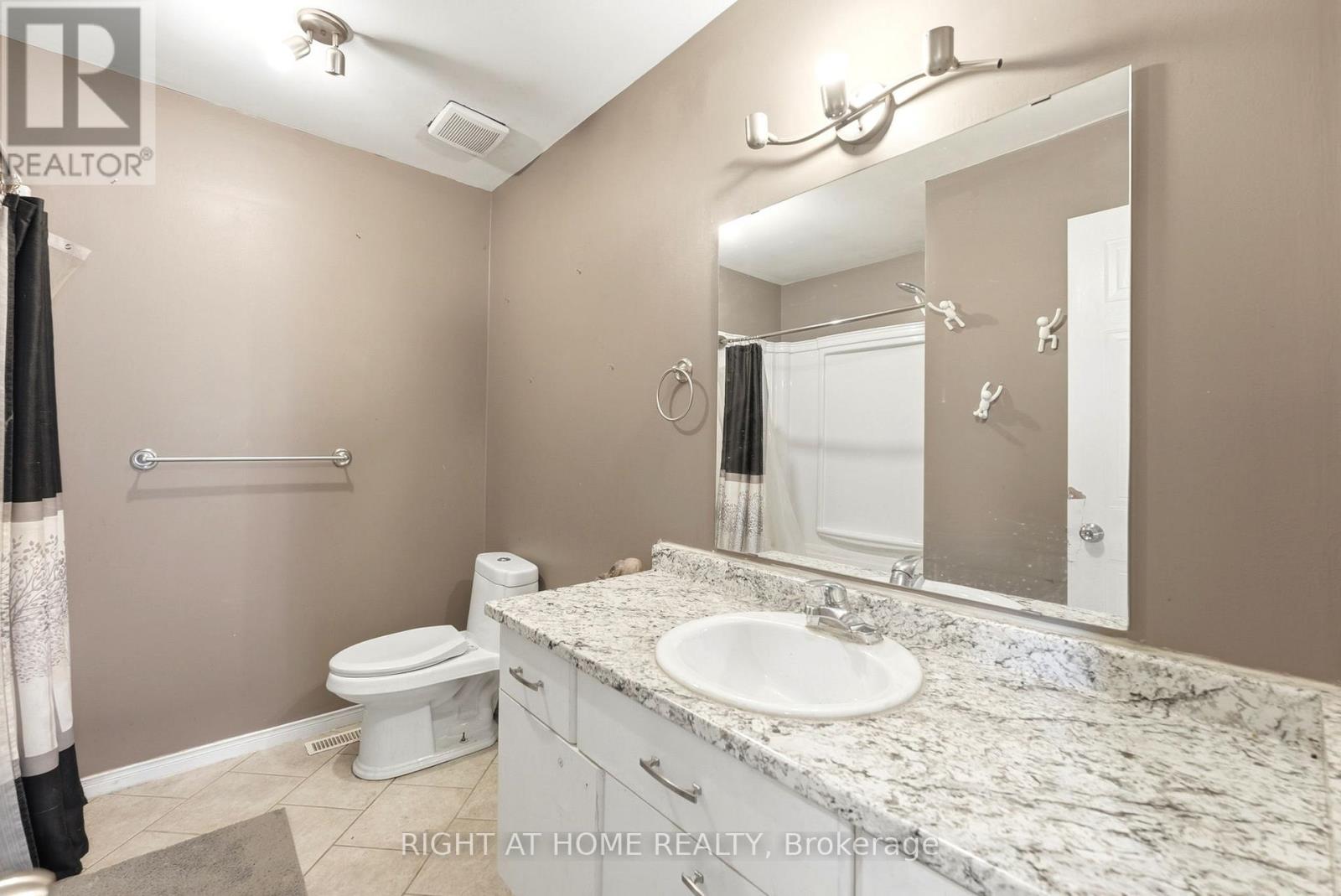 32 Bowcott Crescent, London East, Ontario  N5V 4W8 - Photo 25 - X12999440