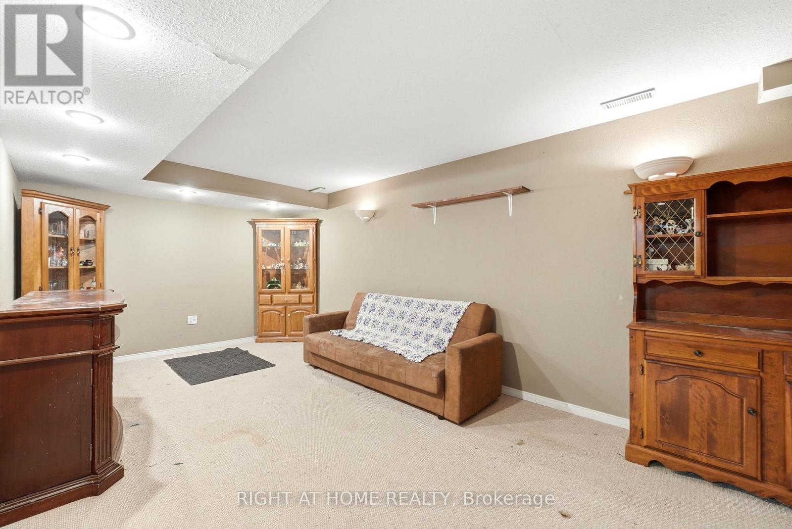 32 Bowcott Crescent, London East, Ontario  N5V 4W8 - Photo 29 - X12999440