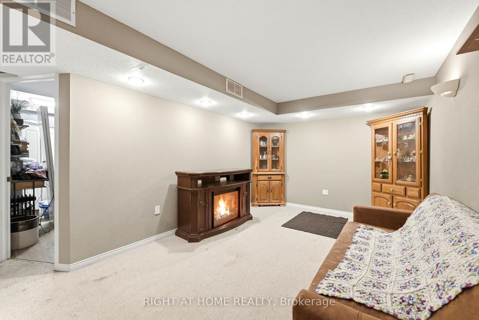 32 Bowcott Crescent, London East, Ontario  N5V 4W8 - Photo 32 - X12999440