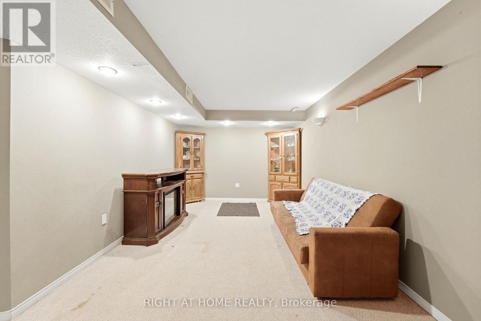 32 Bowcott Crescent, London East, Ontario  N5V 4W8 - Photo 33 - X12999440