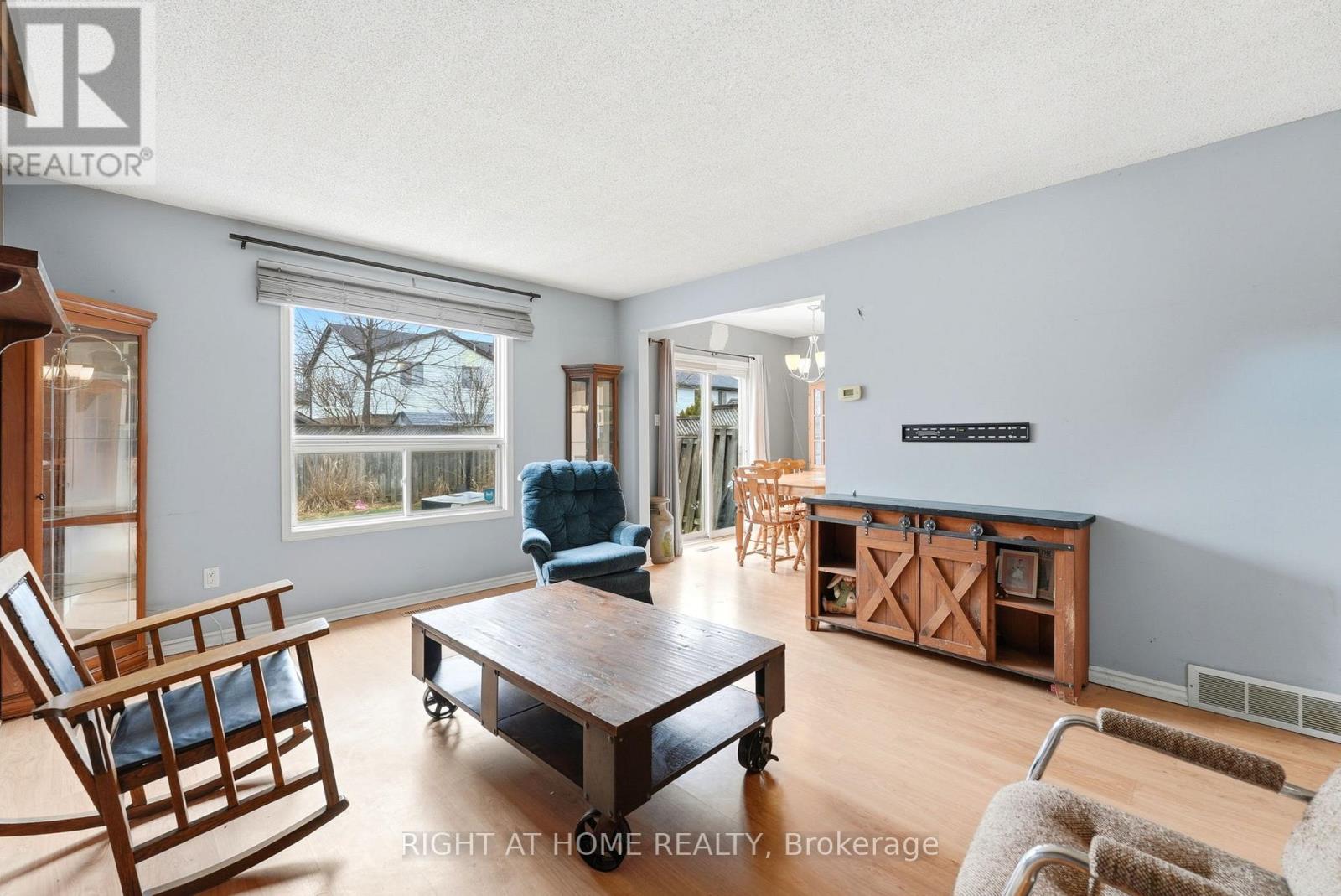 32 Bowcott Crescent, London East, Ontario  N5V 4W8 - Photo 5 - X12999440