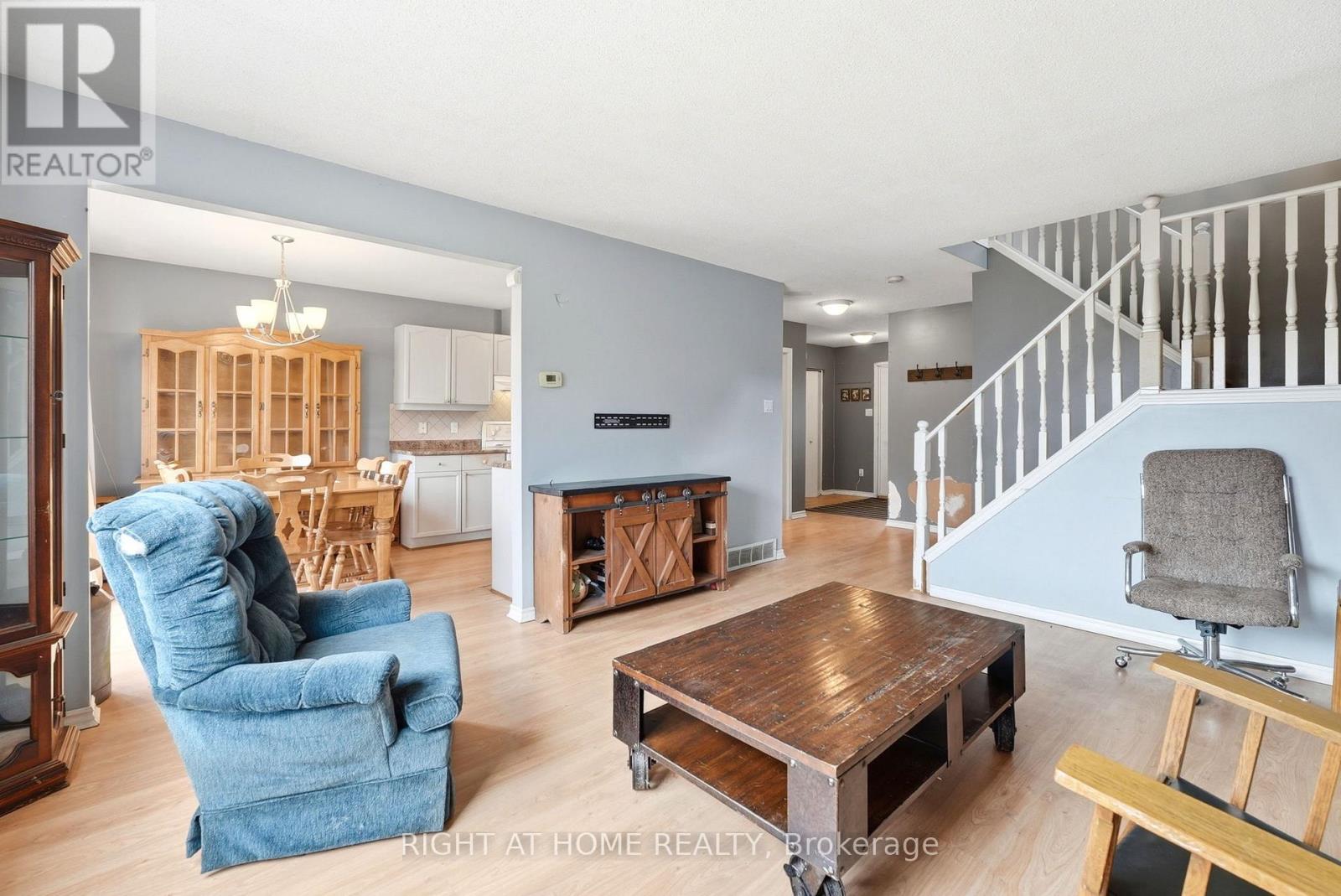 32 Bowcott Crescent, London East, Ontario  N5V 4W8 - Photo 6 - X12999440