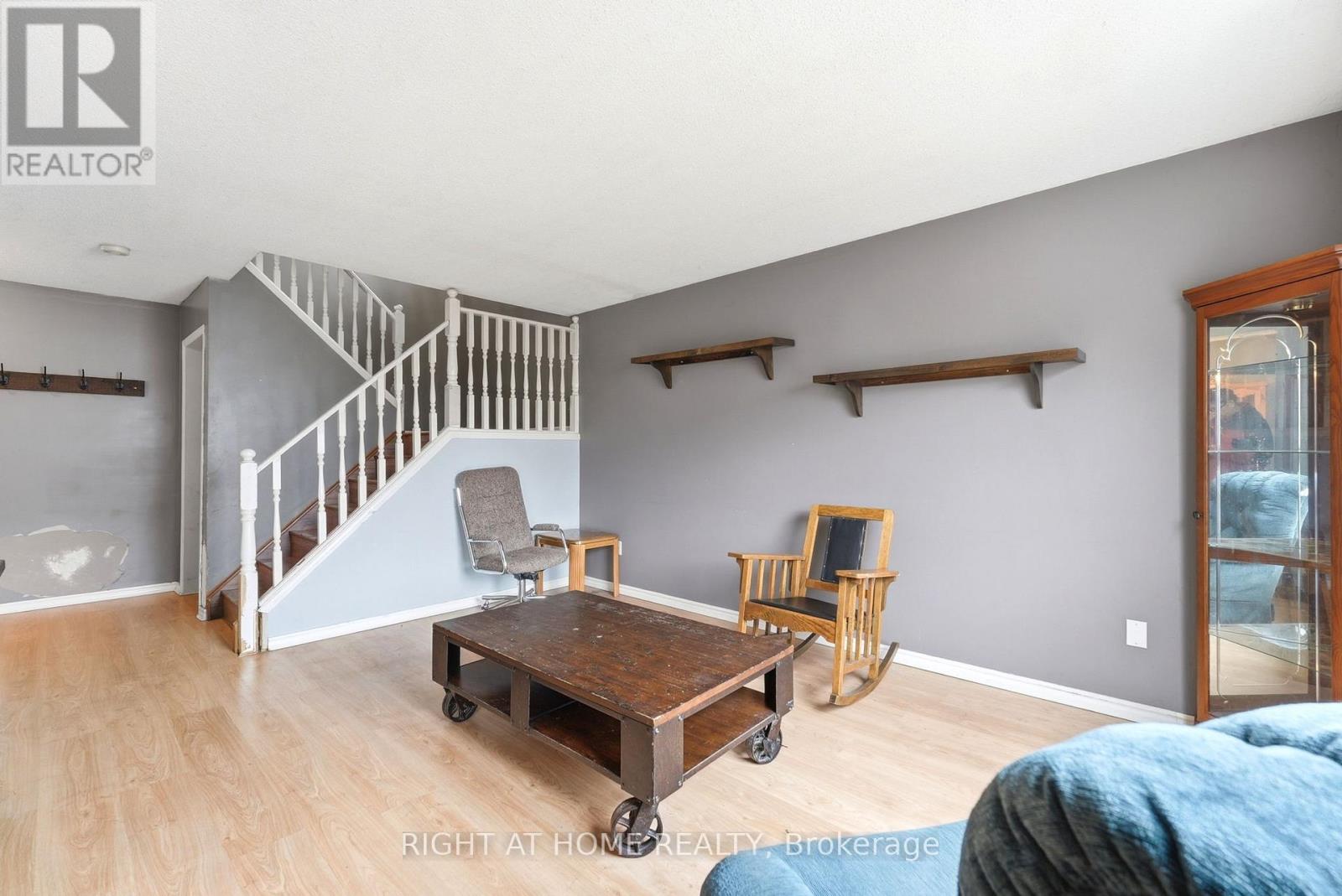 32 Bowcott Crescent, London East, Ontario  N5V 4W8 - Photo 7 - X12999440