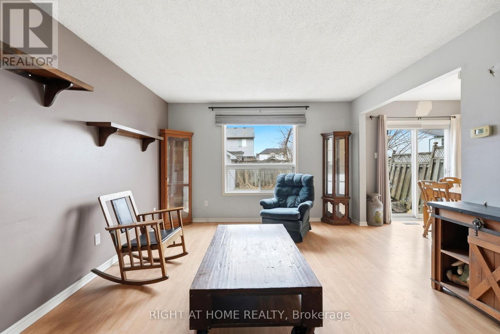 32 Bowcott Crescent, London East, Ontario  N5V 4W8 - Photo 8 - X12999440