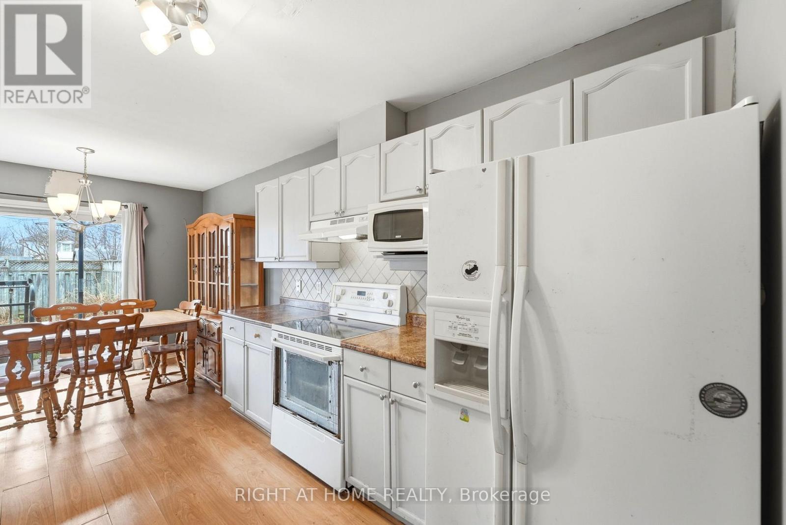 32 Bowcott Crescent, London East, Ontario  N5V 4W8 - Photo 9 - X12999440