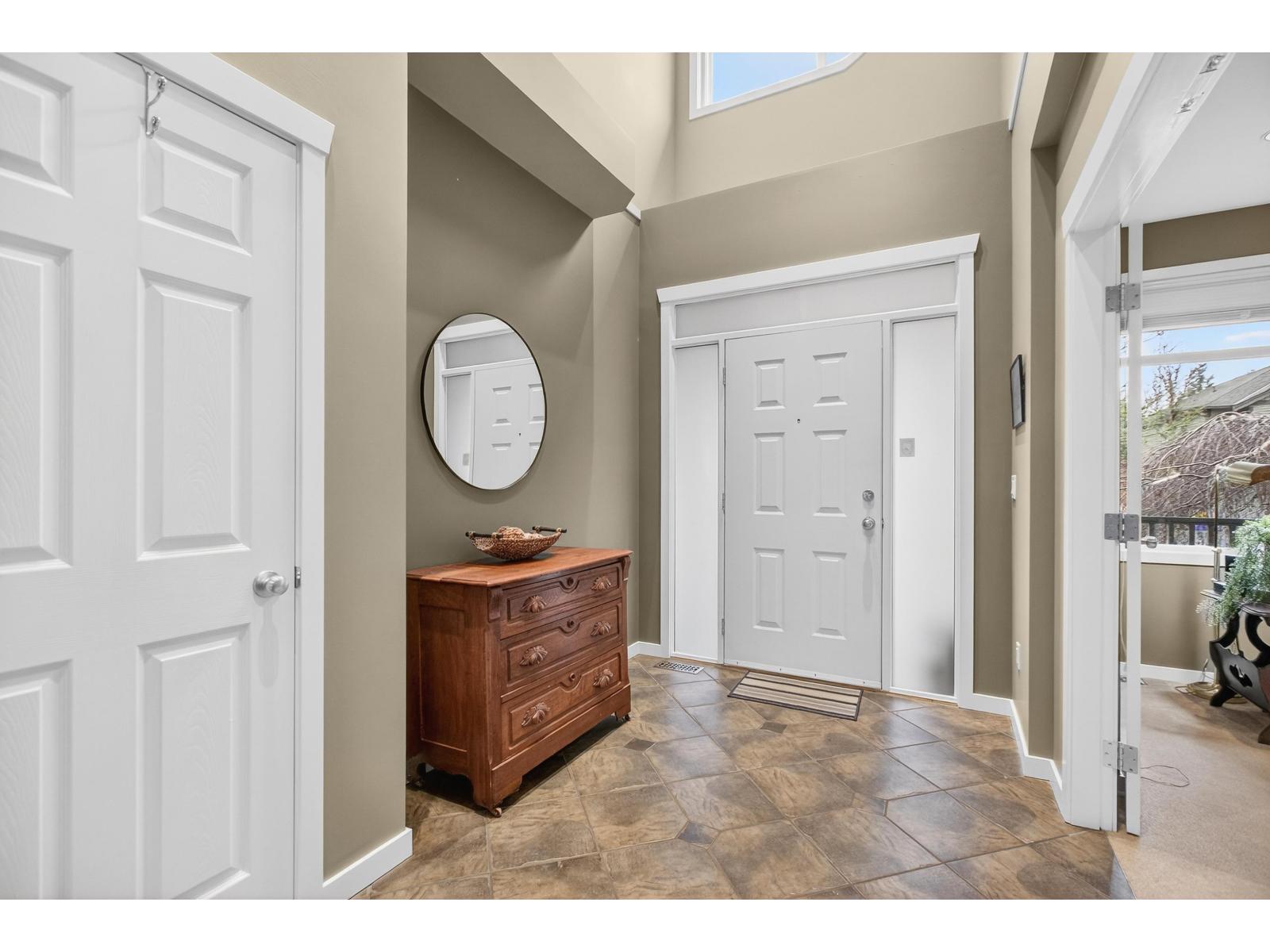 7134 196a Street, Langley, British Columbia  V2Y 2Z9 - Photo 6 - R3111423