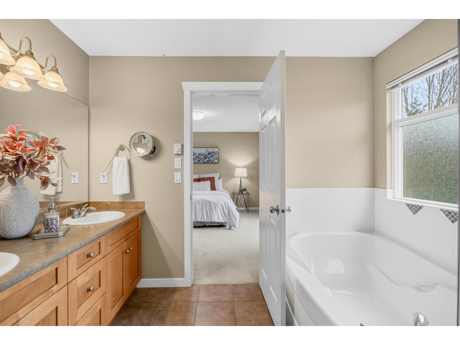 7134 196a Street, Langley, British Columbia  V2Y 2Z9 - Photo 25 - R3111423