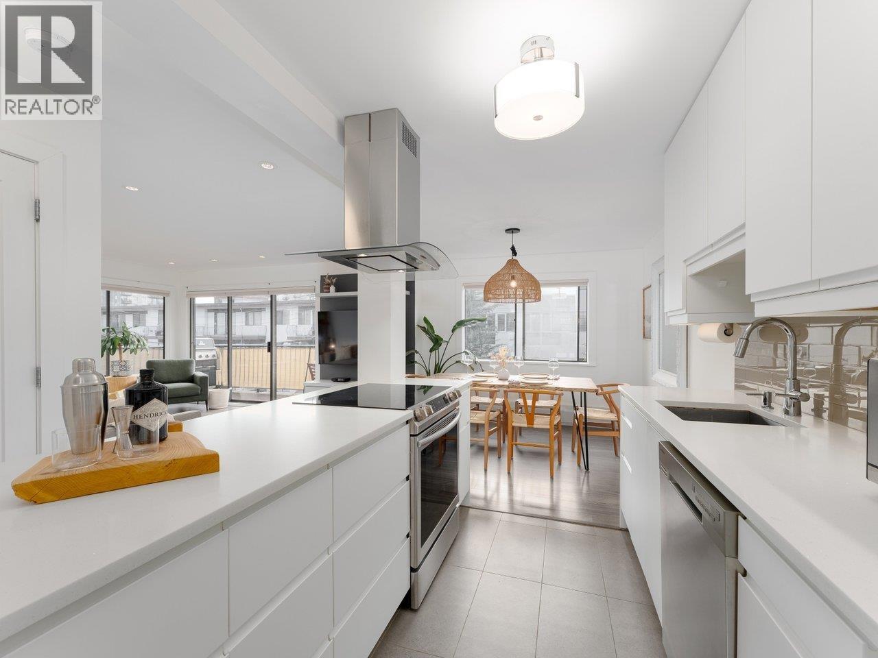 103 127 E 4TH STREET, North Vancouver, British Columbia