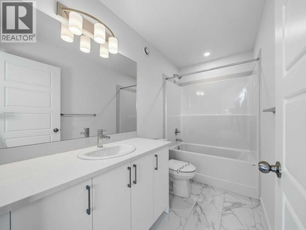 105 Creekstone Manor Sw, Calgary, Alberta  T2X 5W5 - Photo 28 - A2297741