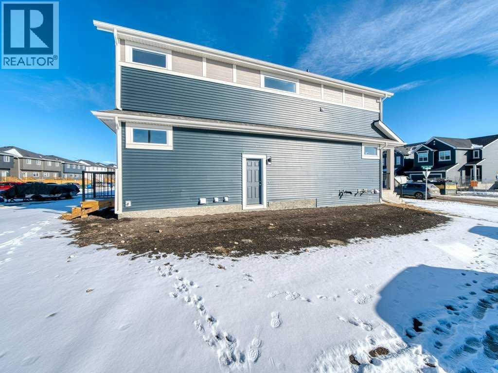 105 Creekstone Manor Sw, Calgary, Alberta  T2X 5W5 - Photo 37 - A2297741