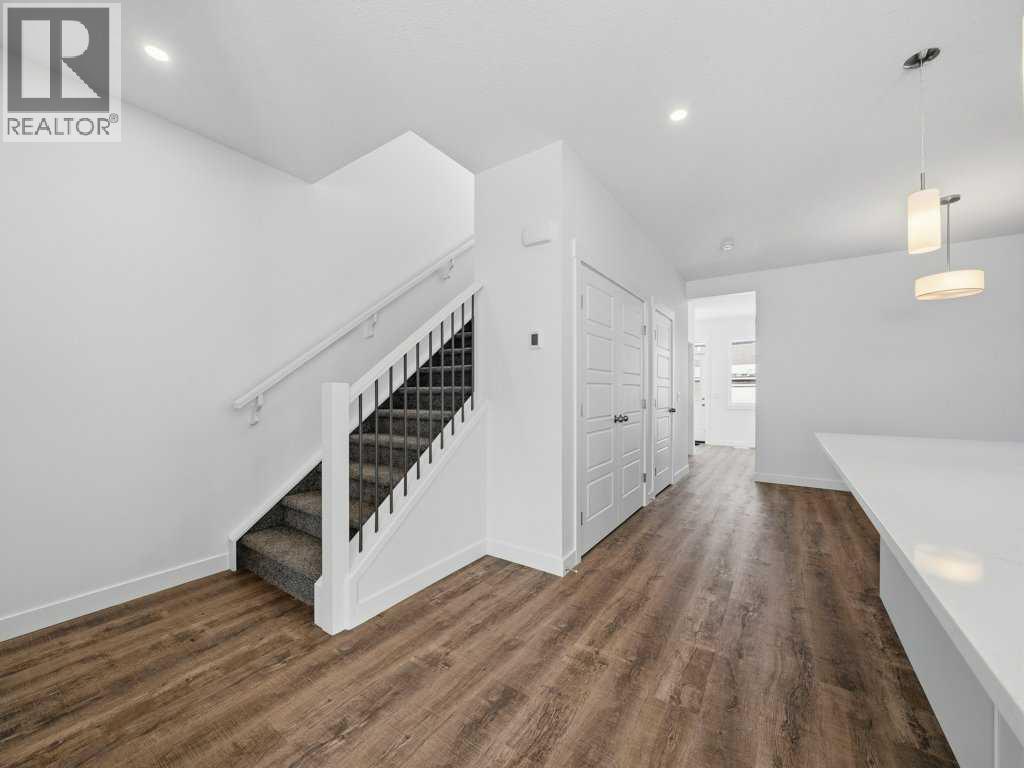 105 Creekstone Manor Sw, Calgary, Alberta  T2X 5W5 - Photo 17 - A2297741