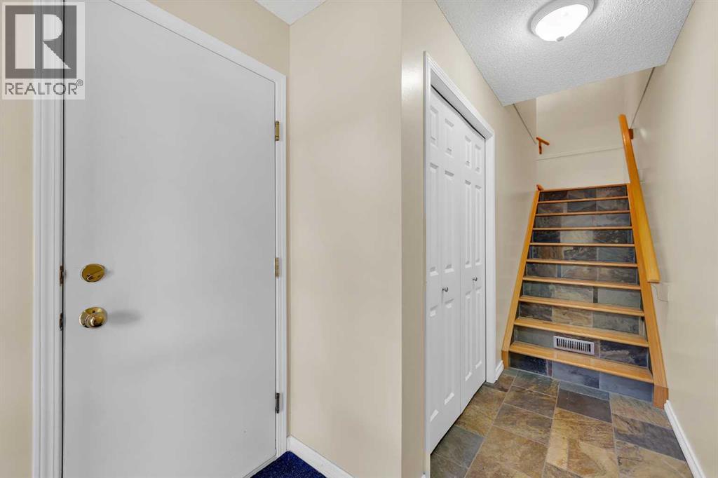 362 Regal Park Ne, Calgary, Alberta  T2E 0S6 - Photo 2 - A2301572