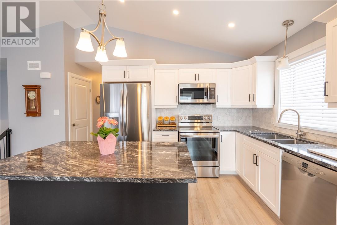 4386 Larocque Avenue, Hanmer, Ontario  P3P 0C9 - Photo 8 - 2126883